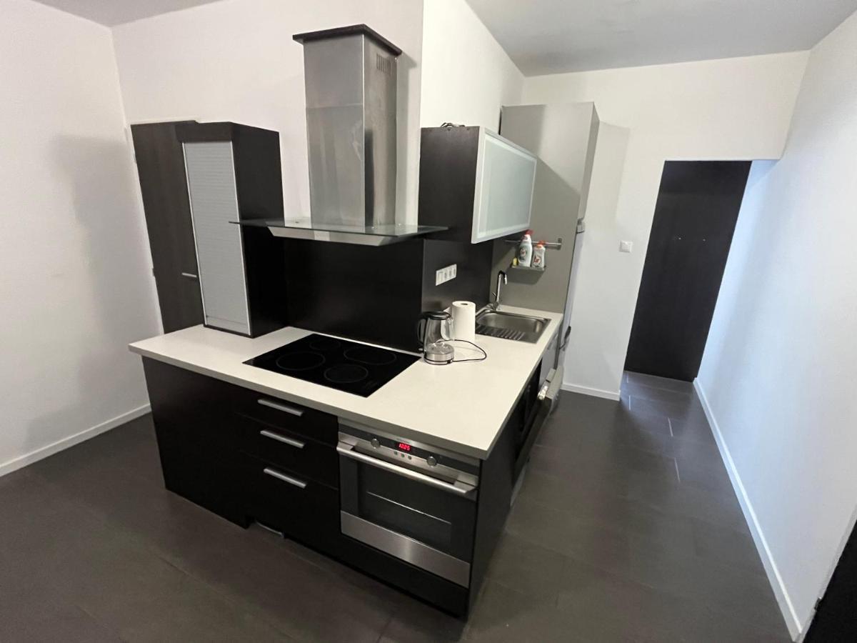 Stella Apartment Братислава Екстериор снимка